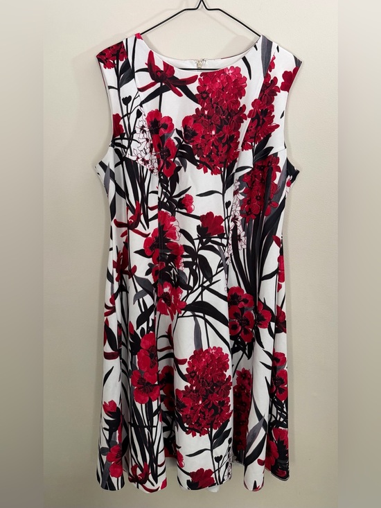Tommy Hilfiger Dresses & Skirts - Sz 16 Tommy Hilfiger sleeveless a-line dress- white red floral- cocktail work
